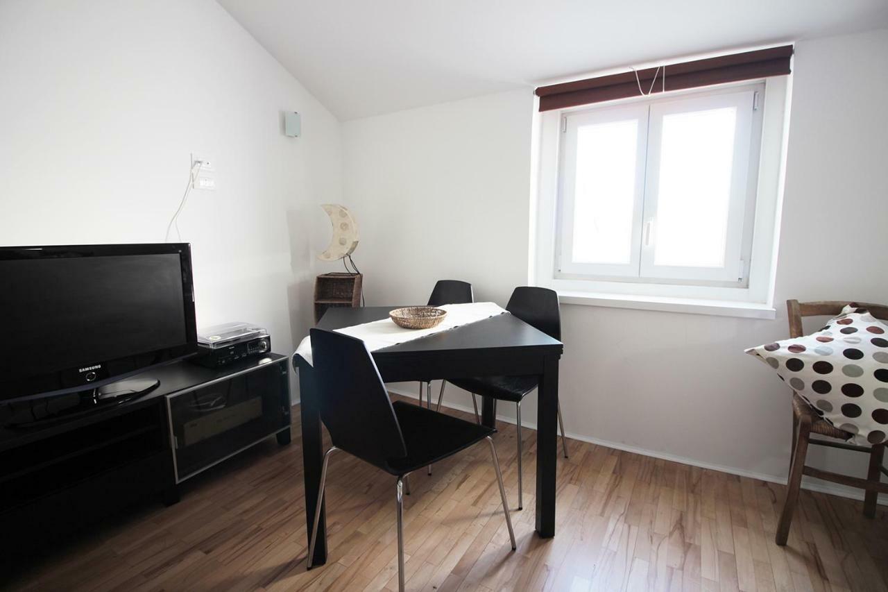 Puesta Del Sol Apartment ตรีเอสเต ภายนอก รูปภาพ